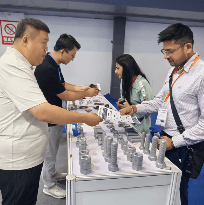 ASTM, BSW and UNC Hex Head Bolts: How Industrial Buyers Choose the Right Thread Standard