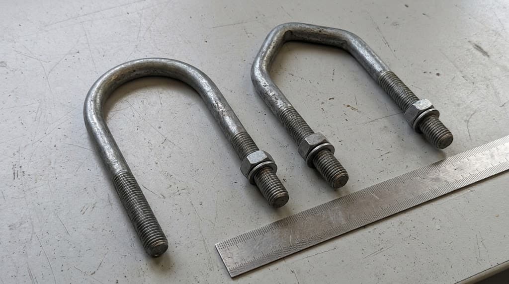 Étrier en U vs Étrier en V : Comment spécifier les dimensions des tuyaux et des profilés